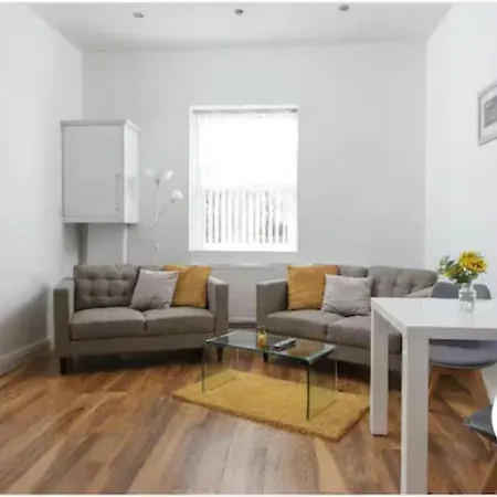 Close To Centre With Free Secure Parking